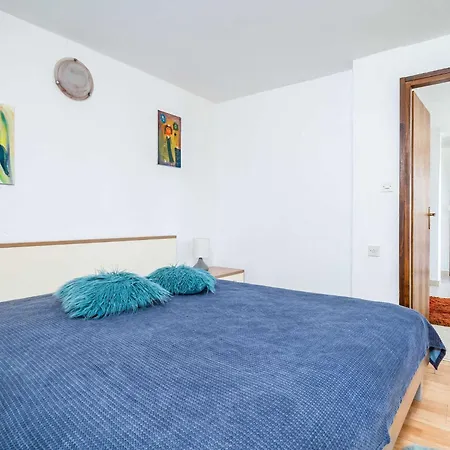 & Mara & Petrunjela - One Bedroom With Garden アパート ツァヴタット