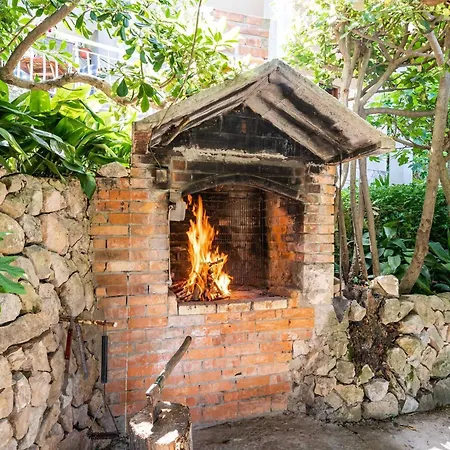 & Mara & Petrunjela - One Bedroom With Garden アパート