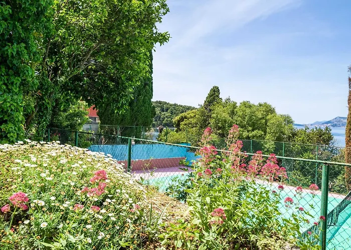 Daire & Mara & Petrunjela - One Bedroom With Garden *