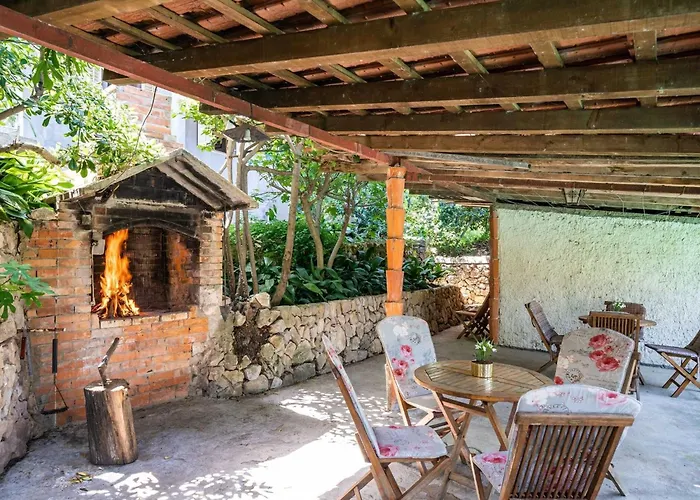 & Mara & Petrunjela - One Bedroom With Garden Daire *