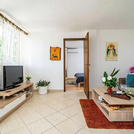 & Mara & Petrunjela - One Bedroom With Garden * Cavtat