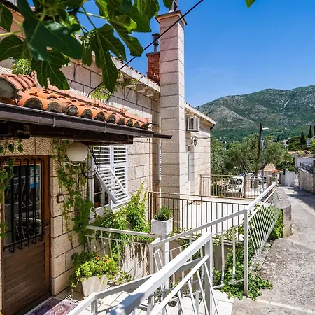 & Mara & Petrunjela - One Bedroom With Garden Apartament *