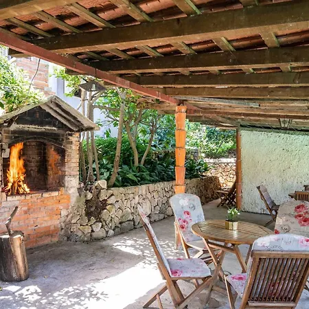 & Mara & Petrunjela - One Bedroom With Garden Appartamento *