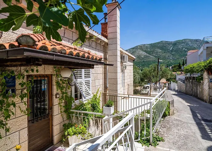 & Mara & Petrunjela - One Bedroom With Garden Apartament *