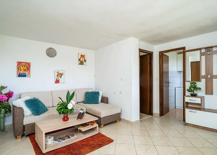 & Mara & Petrunjela - One Bedroom With Garden