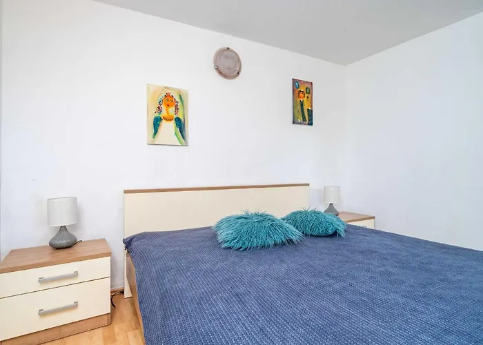 & Mara & Petrunjela - One Bedroom With Garden *