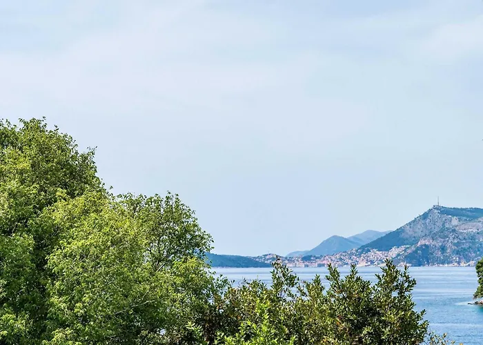 & Mara & Petrunjela - One Bedroom With Garden * Cavtat