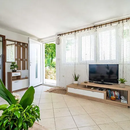 Apartamento & Mara & Petrunjela - One Bedroom With Garden Cavtat