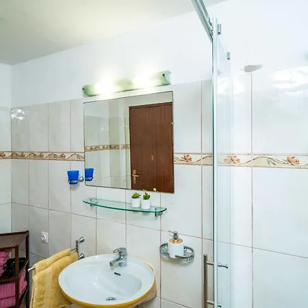 & Mara & Petrunjela - One Bedroom With Garden Apartamento *