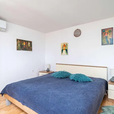 & Mara & Petrunjela - One Bedroom With Garden *