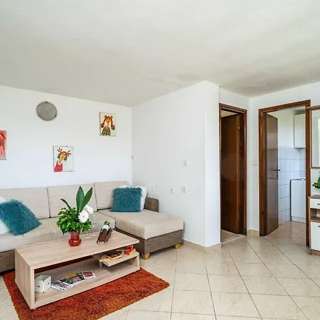 & Mara & Petrunjela - One Bedroom With Garden