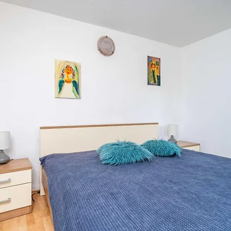 & Mara & Petrunjela - One Bedroom With Garden *