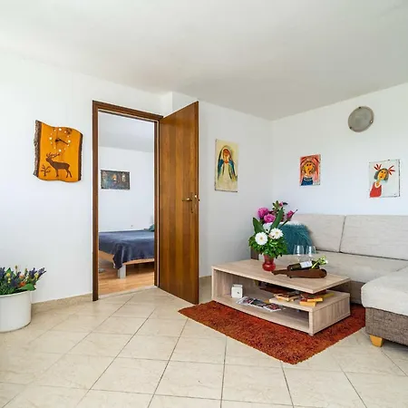 & Mara & Petrunjela - One Bedroom With Garden